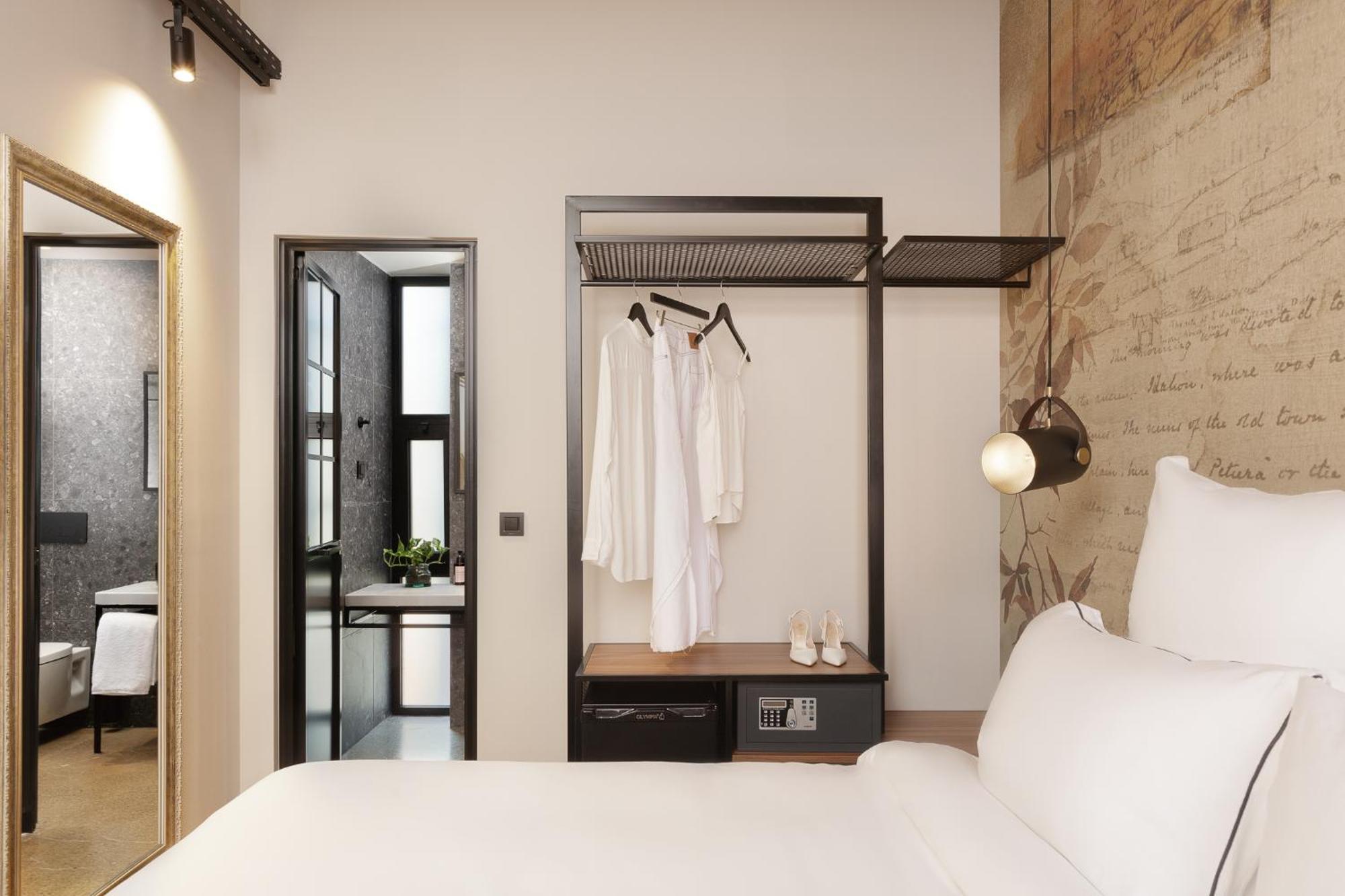 Anise, Aluma & Hotel 4*